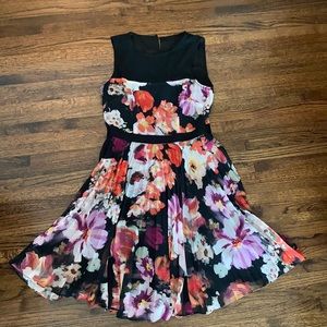 Muggy London Floral Pleated Dress SZ 6